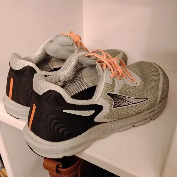 EUC Altra Torin 5-Greyish-Green and Coral - Picture 6 of 8